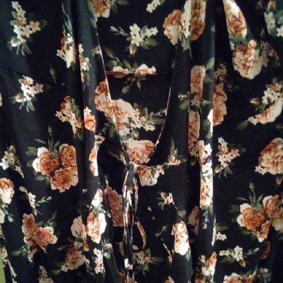 Womans 14 Target Black and Pink Robe Intimates & Sleepwear Floral Lightweight - Picture 3 of 4